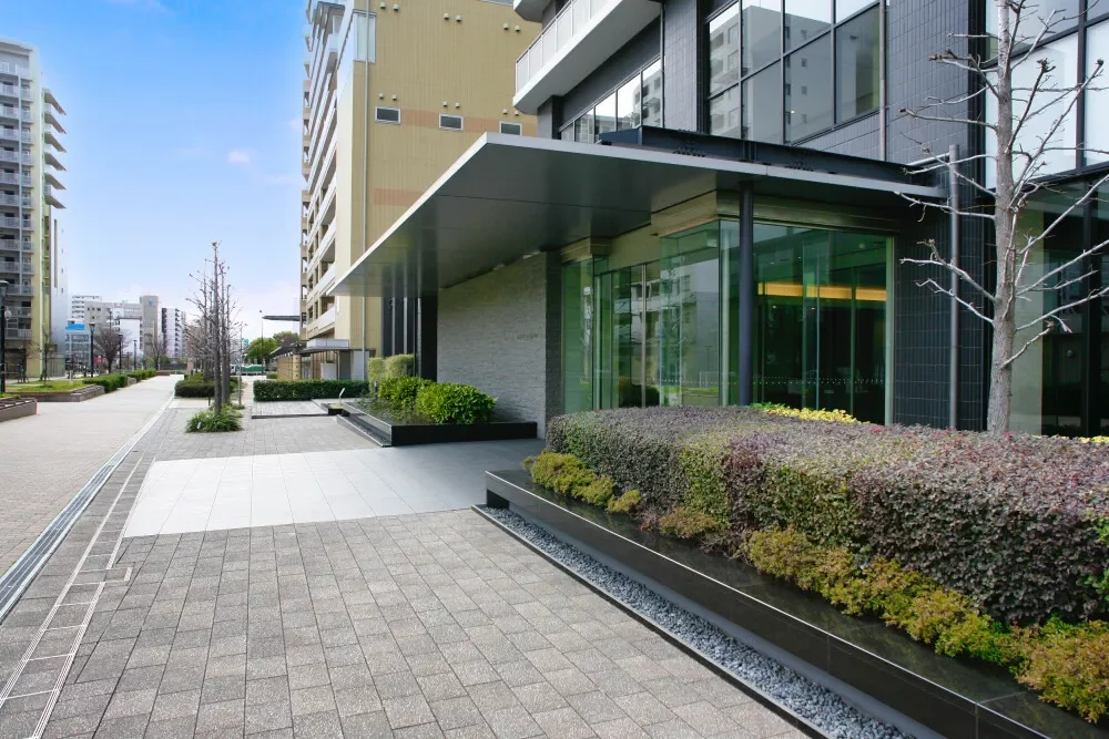 ルネッサなんばタワー アプローチ