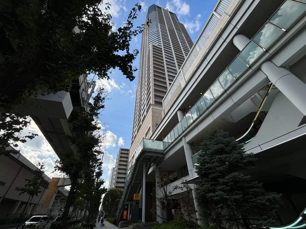 クロスタワー大阪ベイ 外観 東面