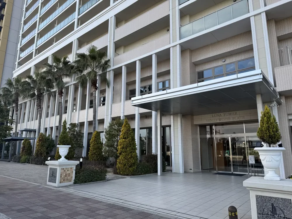 ルナタワー・ハリウッドプレイス エントランス