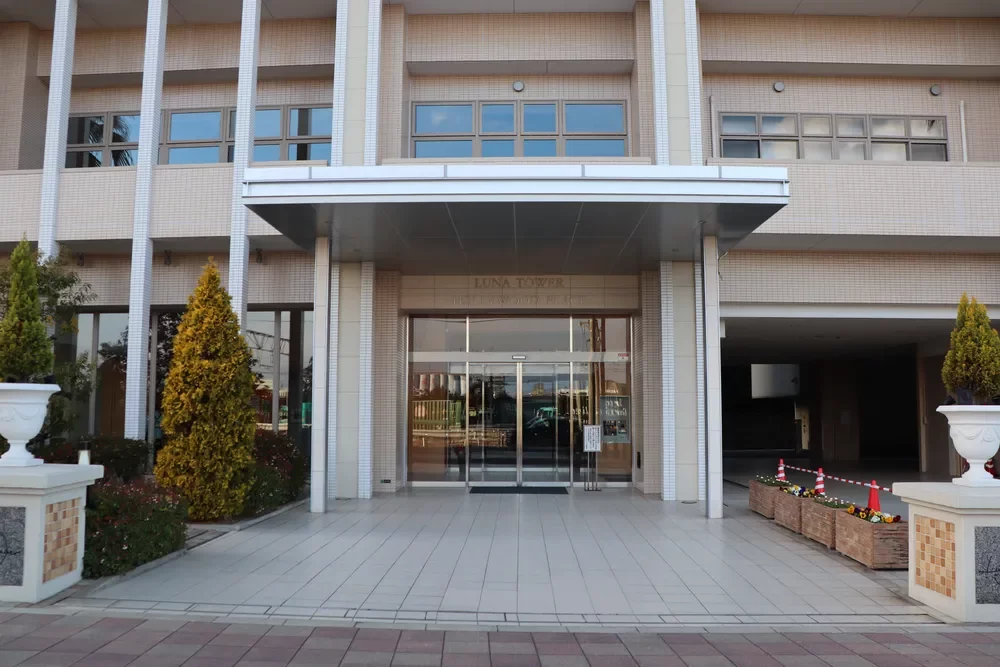 ルナタワー・ハリウッドプレイス エントランス