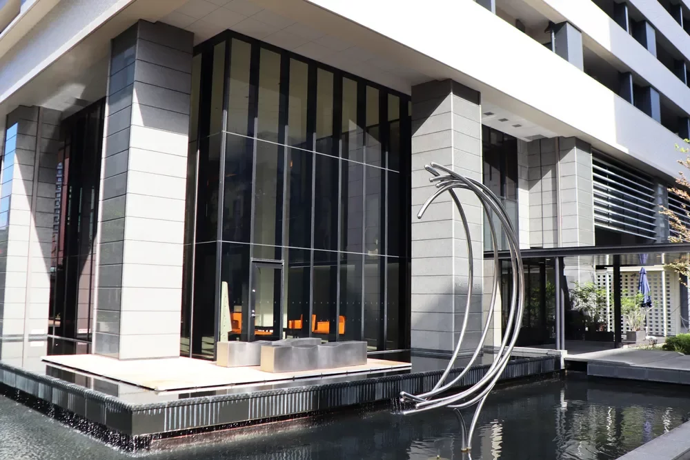 N4.タワー エントランス