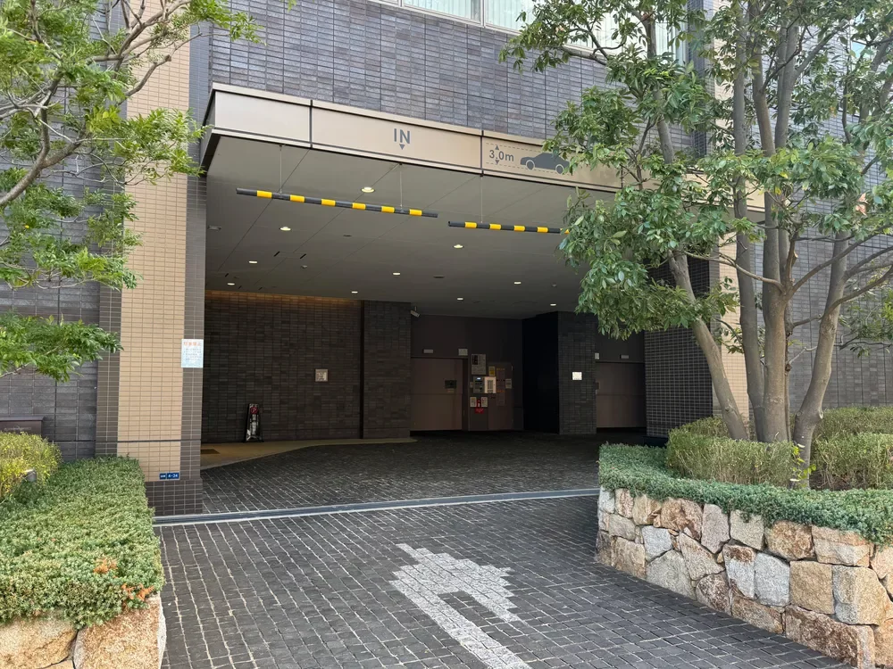 パークタワー北浜 車寄せ入口