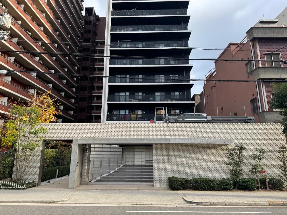 ユニハイム中之島 堂島川タワーレジデンス 駐車場入口