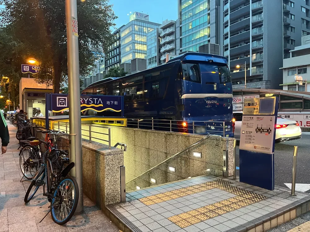 「長堀」駅入口・クリスタ長堀