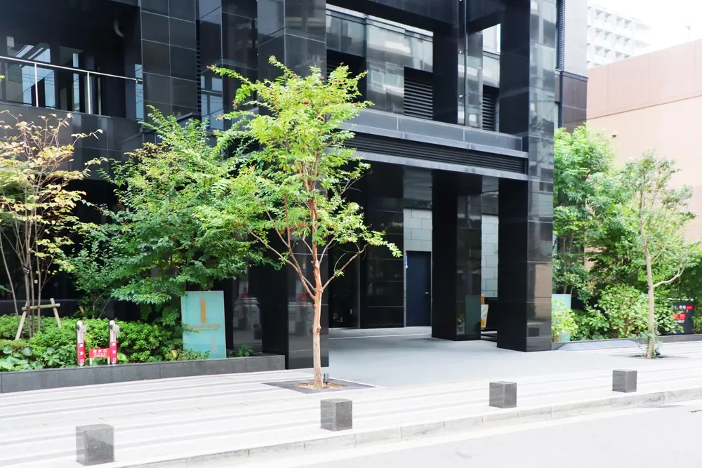 エントランス斜め