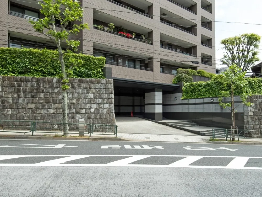 ファミールグラン三田伊皿子坂 アプローチ