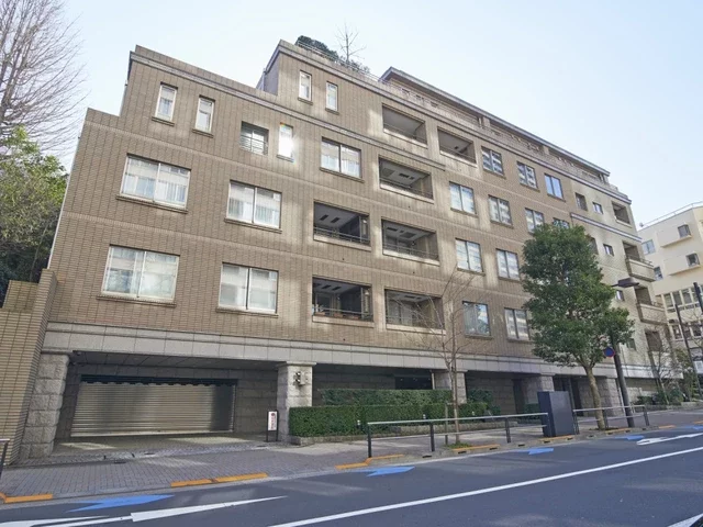 ハイレーゼ六本木三河台 車両通用口