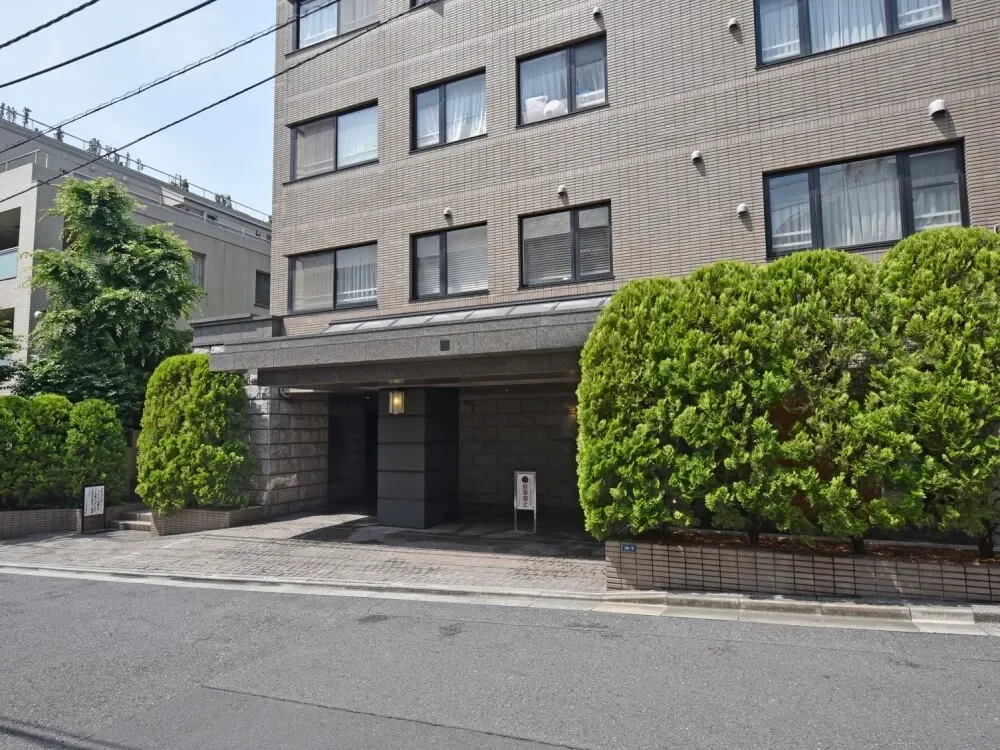 ディアナガーデン神宮前 アプローチ