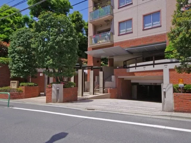 一番町マナーハウス アプローチ