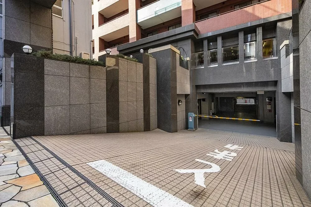 ディアナコート恵比寿 駐車場出入口