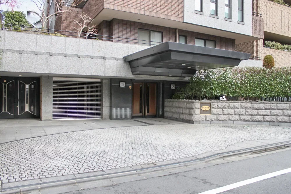 ザ・ドチェスター六番町 アプローチ