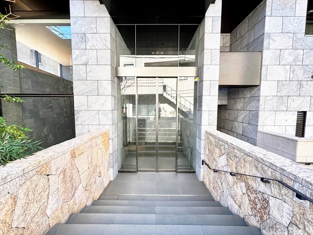 ジオ南青山 エントランスアプローチ