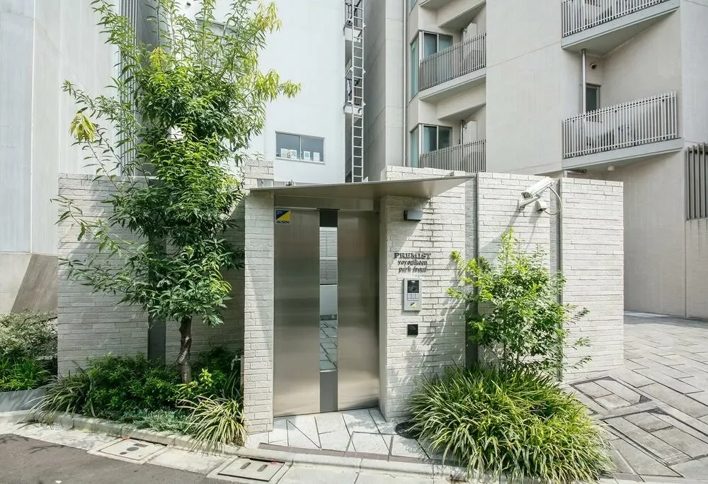 プレミスト代々木公園パークフロント サブエントランス