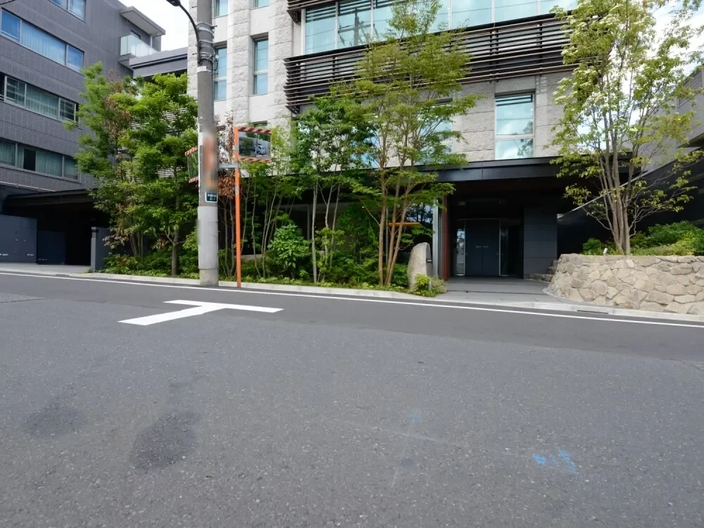 プラウド市谷砂土原町 アプローチ