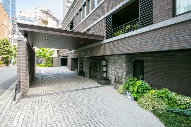 ブランズ六本木飯倉片町 アプローチ