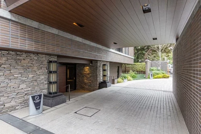 ブランズ六本木飯倉片町 アプローチ