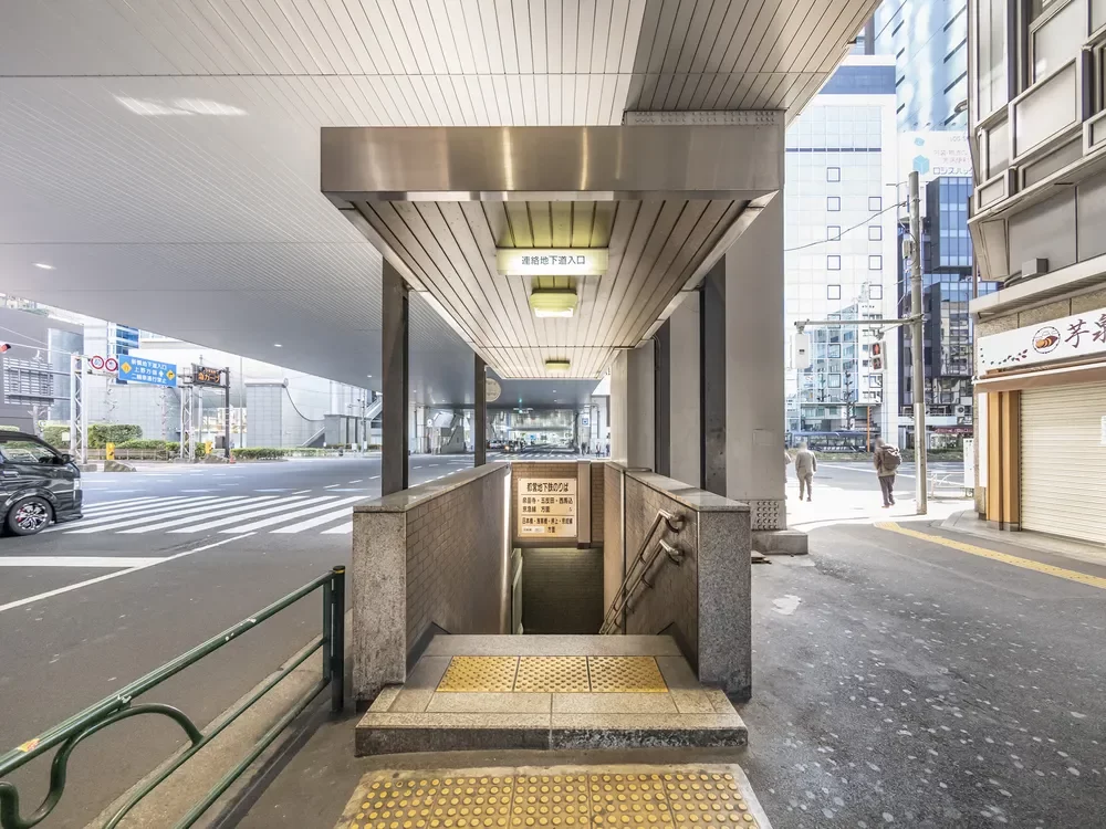 都営浅草線「新橋」駅