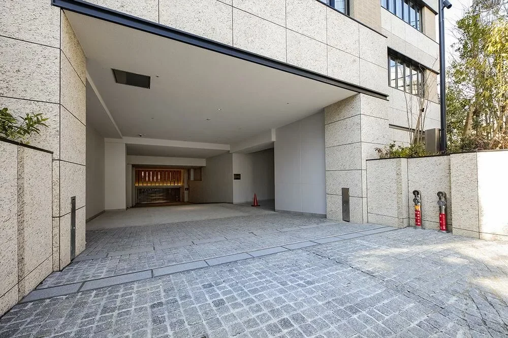 パークナード代官山 駐車場入口