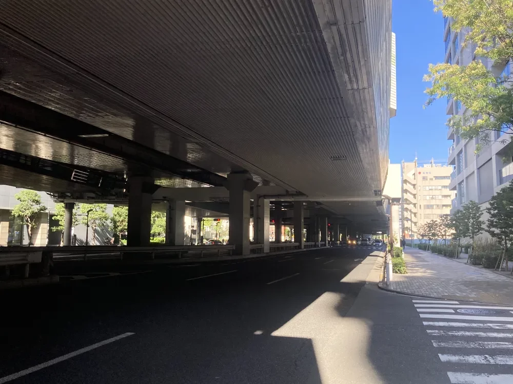 首都高速11号台場線高架下