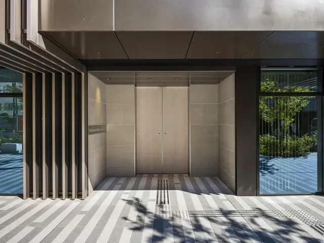 ザ・レジデンス四谷　エントランス