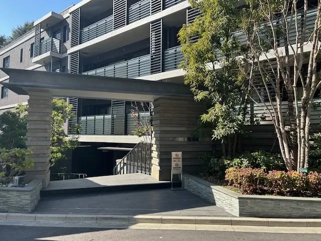 ザ・パークハウス御苑内藤町 アプローチ