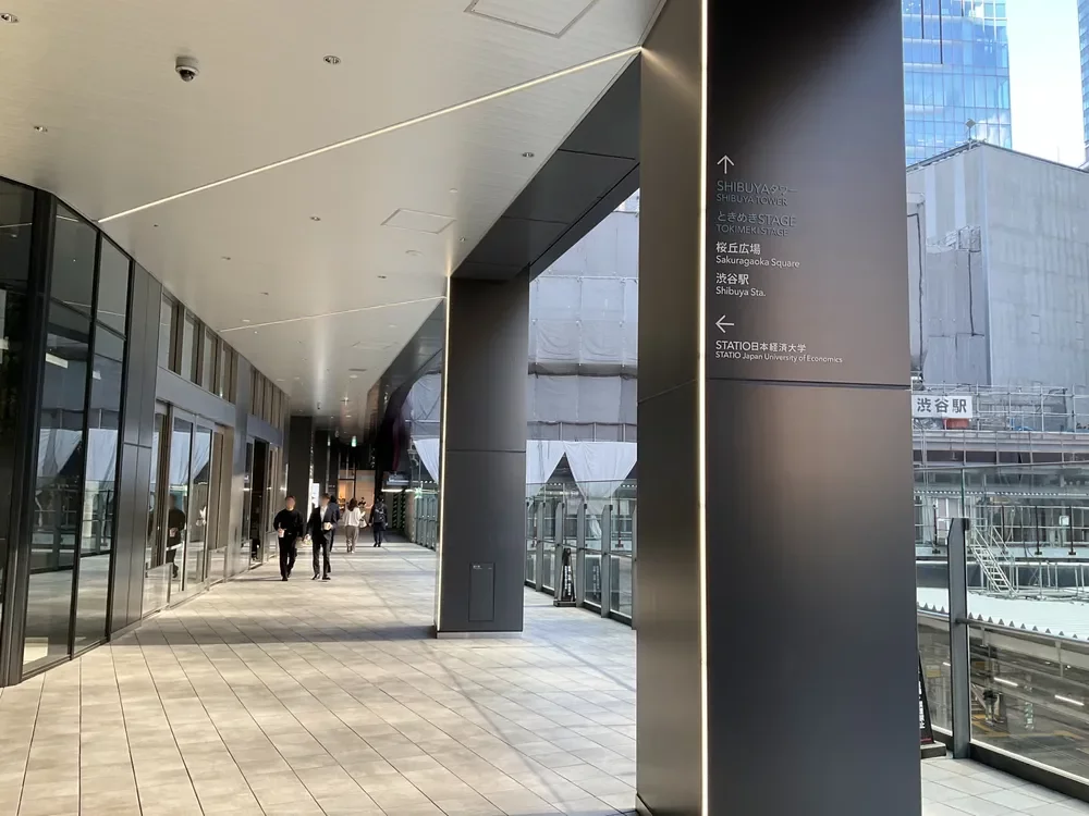 ペデストリアンデッキ