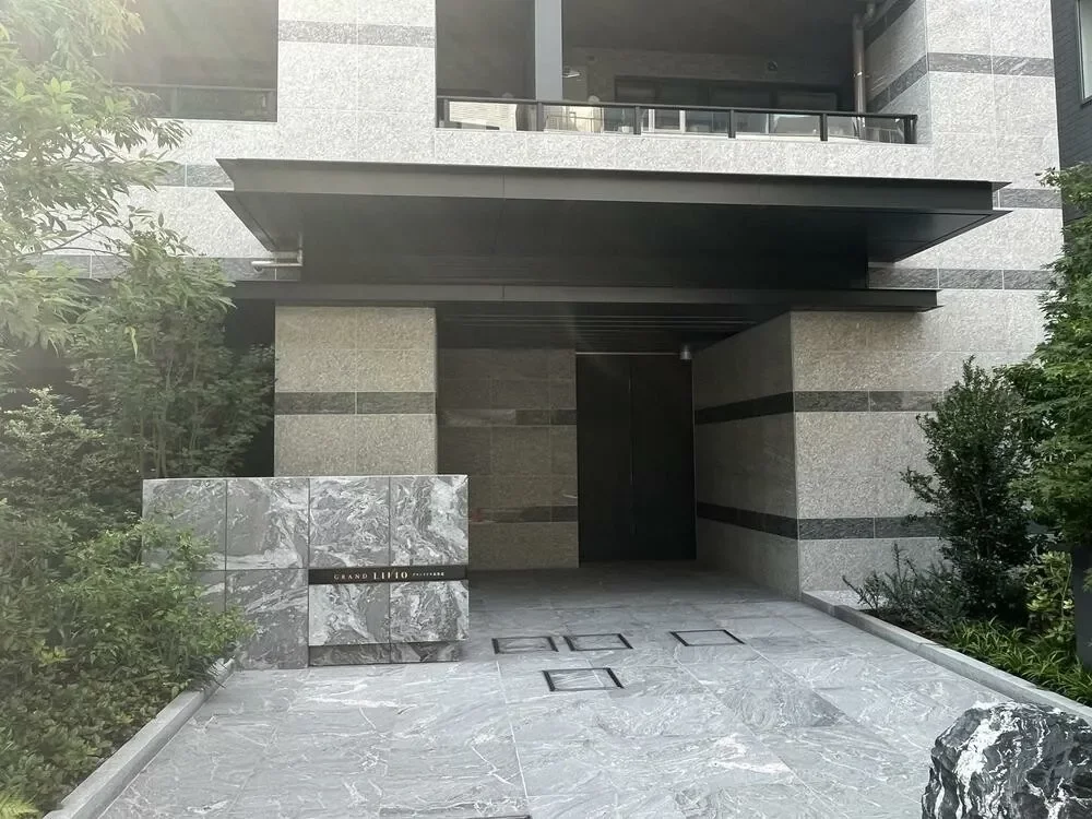 グランリビオ表参道 レリーフ