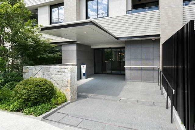 ブランズ牛込柳町 エントランス