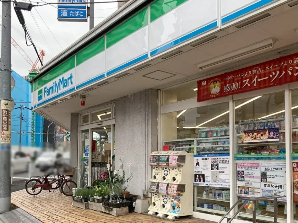 ファミリーマート 新宿弁天町店