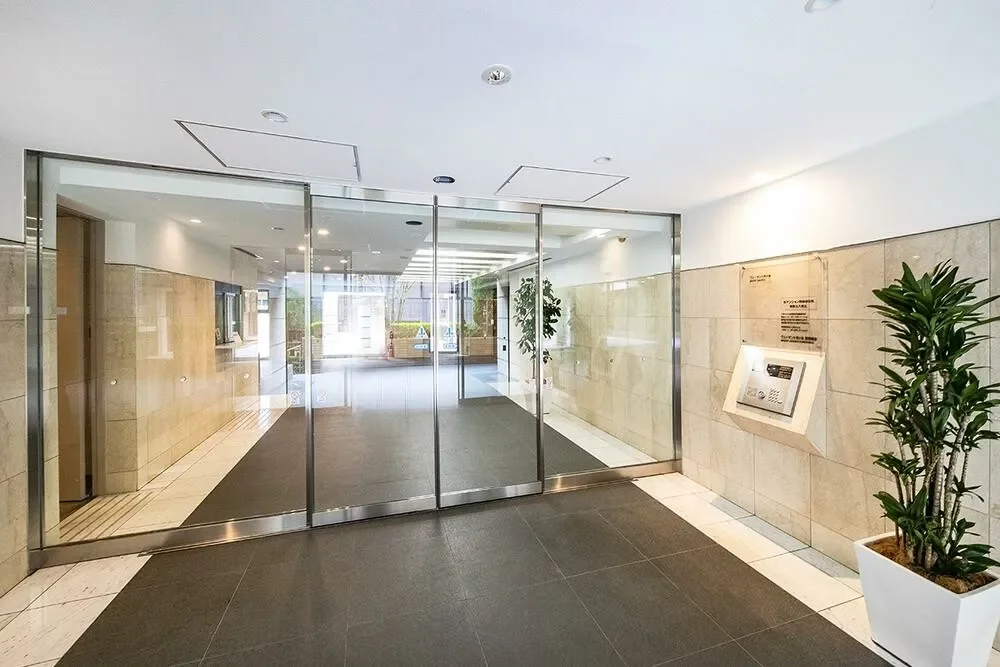 ヴェーゼント市ヶ谷 エントランス