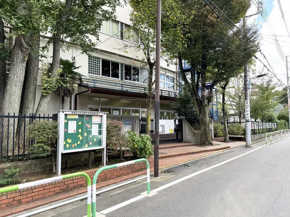 新宿区立牛込第三中学校