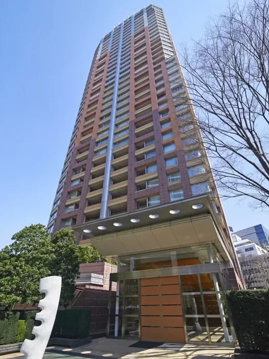 青山パークタワー外観