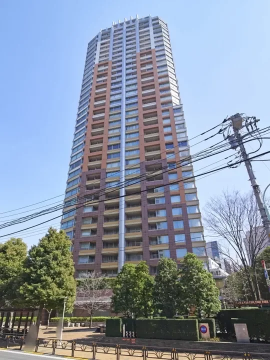 青山パークタワー 外観