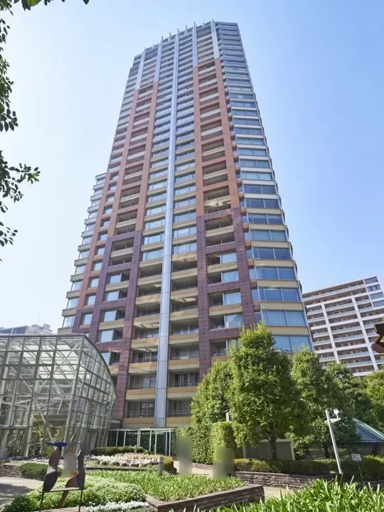 青山パークタワー 外観