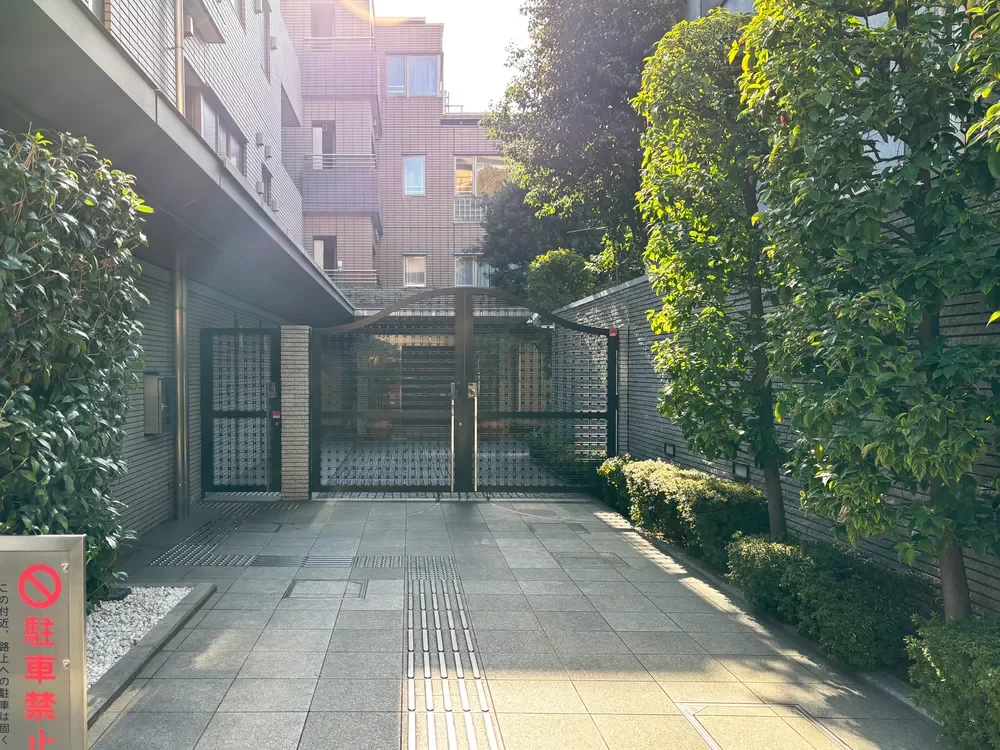 ライオンズマンション南青山グランフォート エントランス