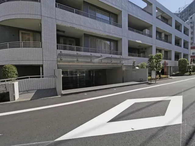 アールブラン目黒青葉台 アプローチ