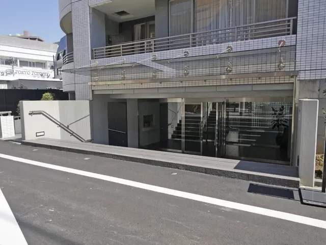 アールブラン目黒青葉台 エントランス