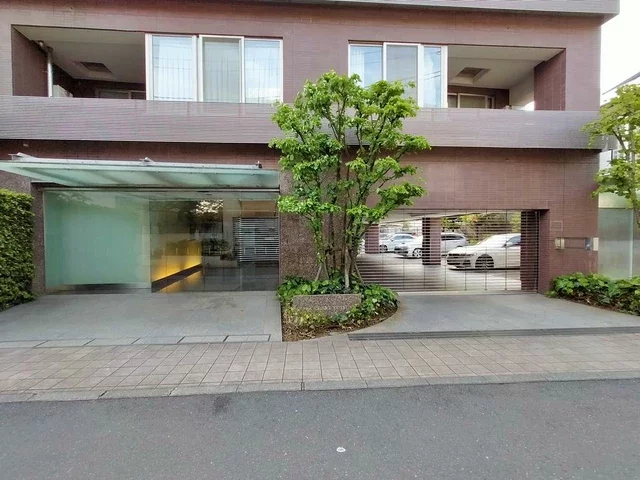 パークコート四谷 駐車場 出入口