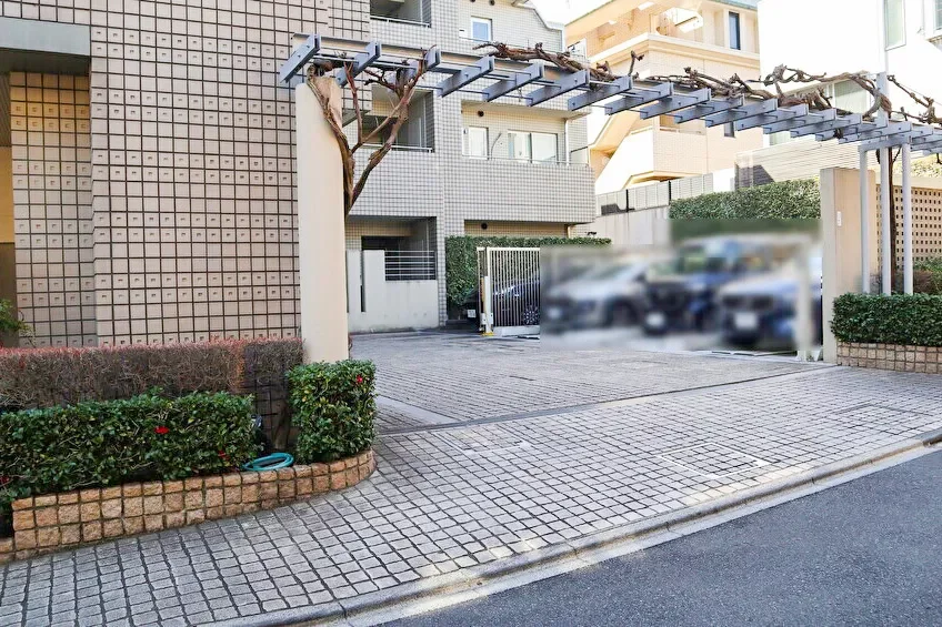 市谷砂土原ハウス 駐車場