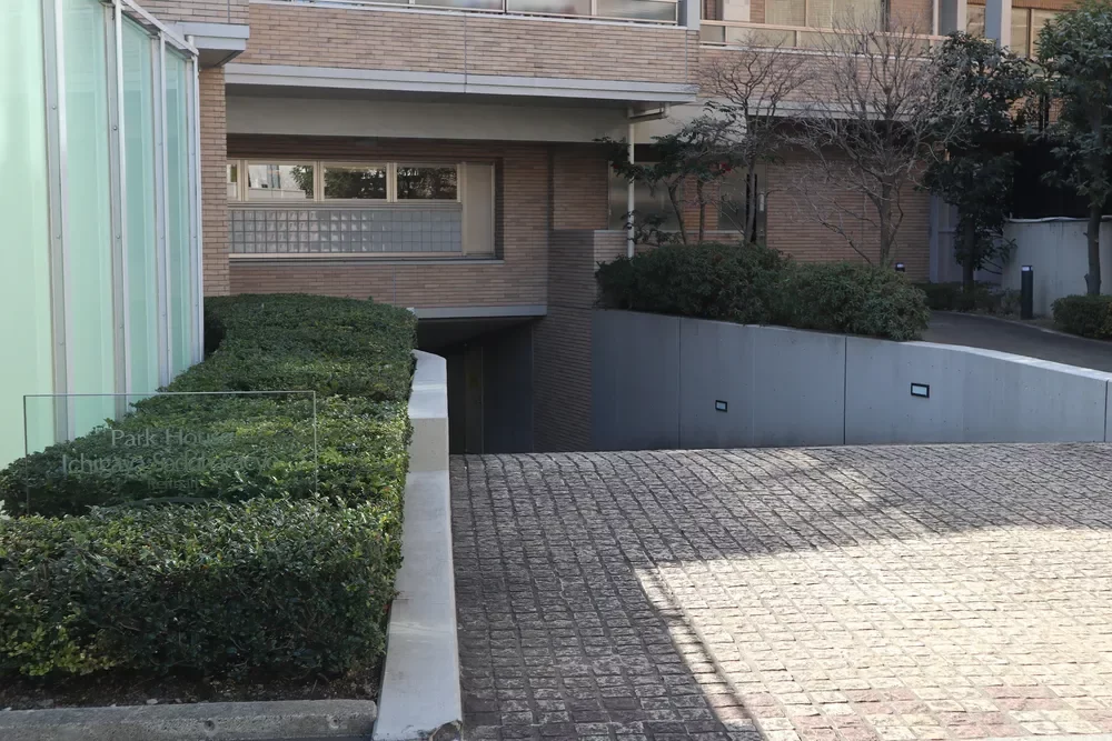 パークハウス市谷砂土原町レフィナール 駐車場