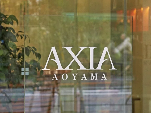 アクシア青山 レリーフ