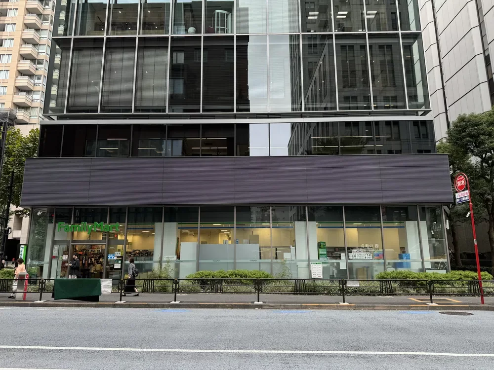 ファミリーマート青山外苑東通り店