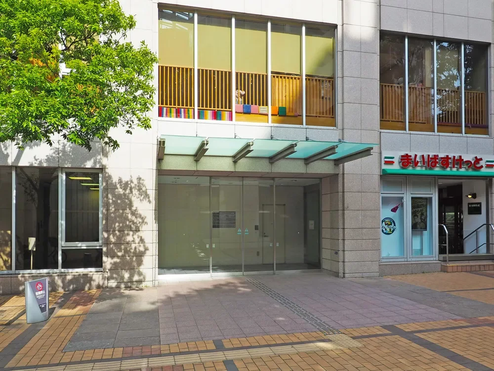 港区立赤坂図書館