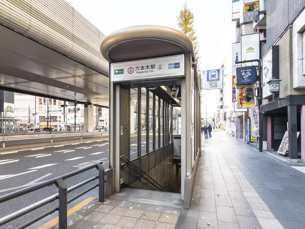 「六本木」駅