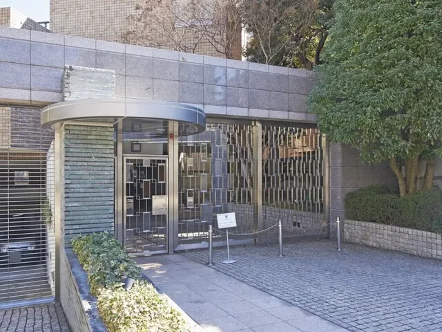 グローリオ麻布霞町エントランス