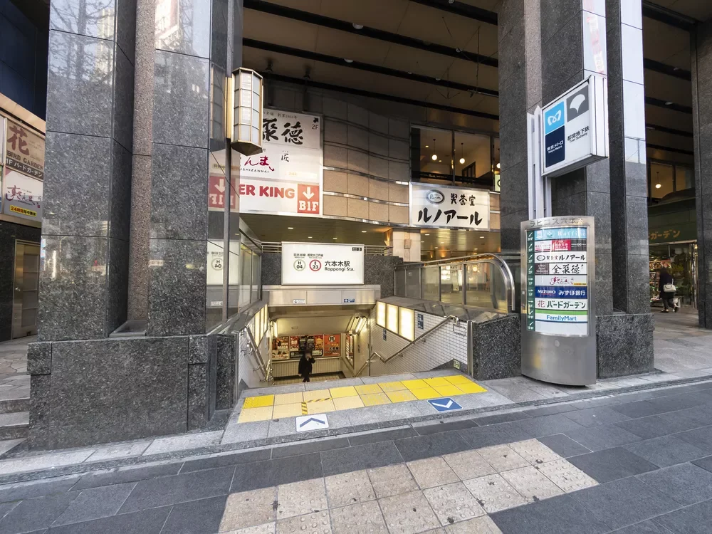 都営大江戸線 六本木駅