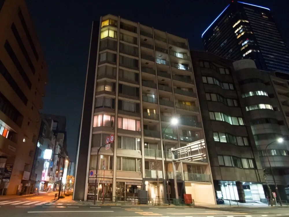 クオリアお茶の水 外観（夜）