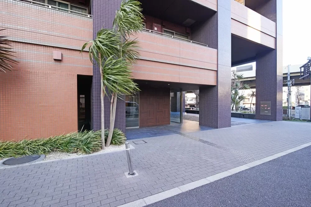 ラプラースウエスト エントランス