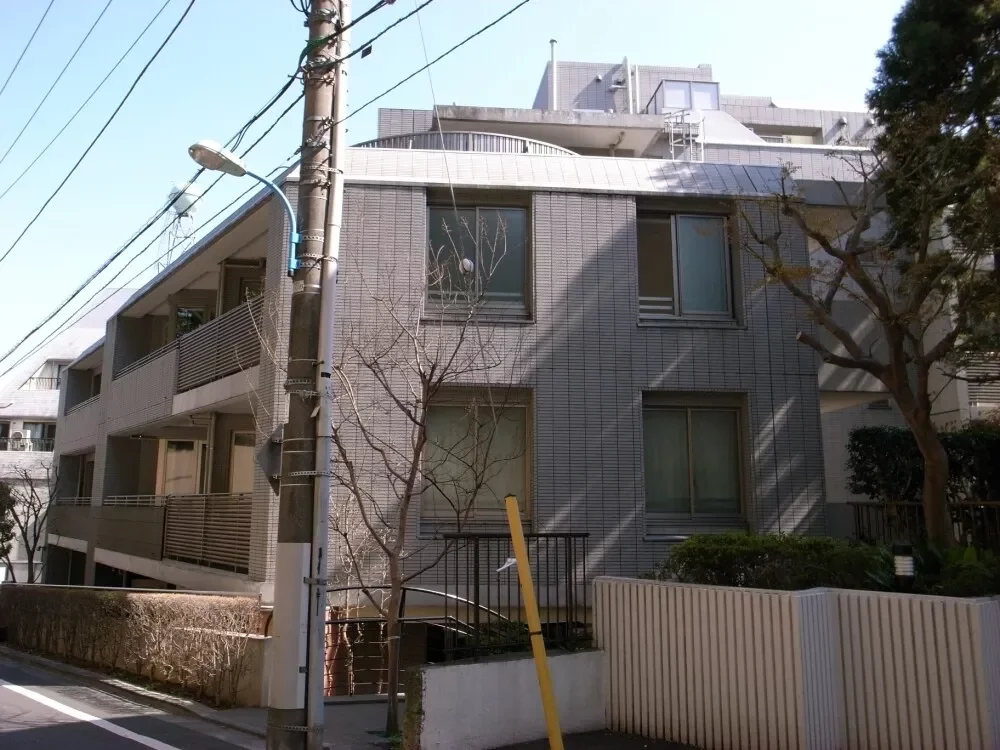 市谷逢坂ハウス