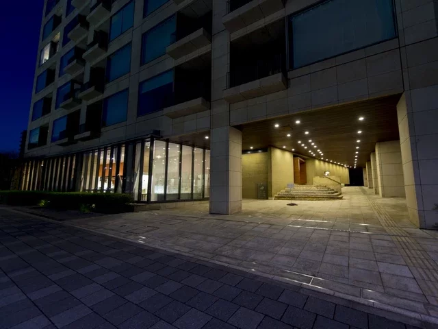 パークマンション千鳥ヶ淵 夜間アプローチ